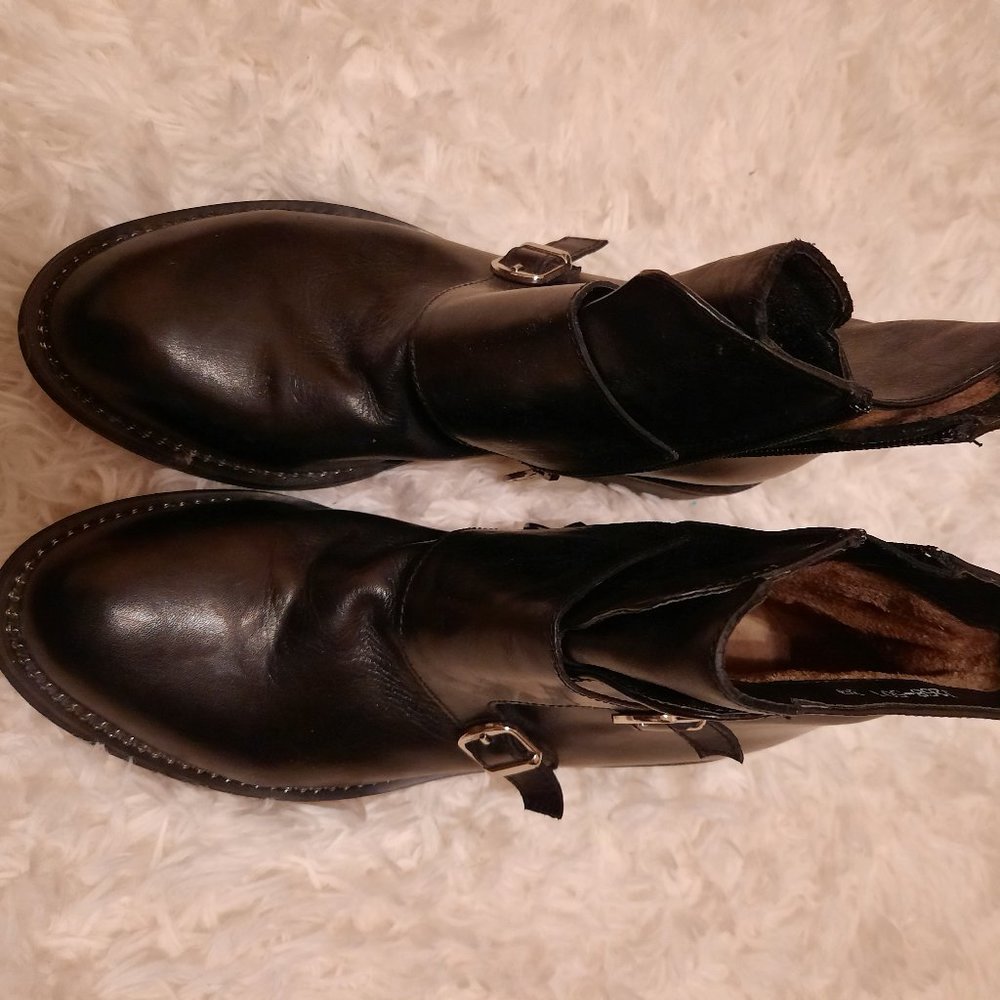 WOMAN ITALIAN BOOTS  US (8.5)